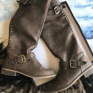 Justfab Brown zip up boots